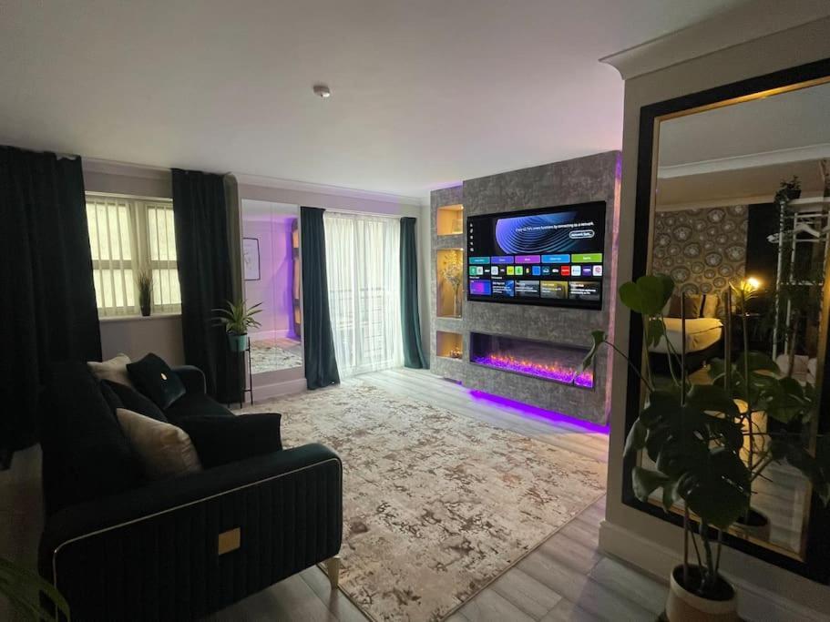 The Exclusive Jacuzzi Apartment Birmingham Exterior photo