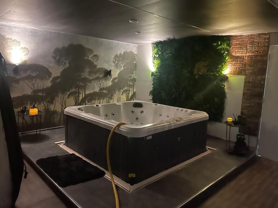 The Exclusive Jacuzzi Apartment Birmingham Exterior photo
